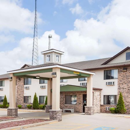 Super 8 By Wyndham Mclean/Bloomington Sw Motel Luaran gambar