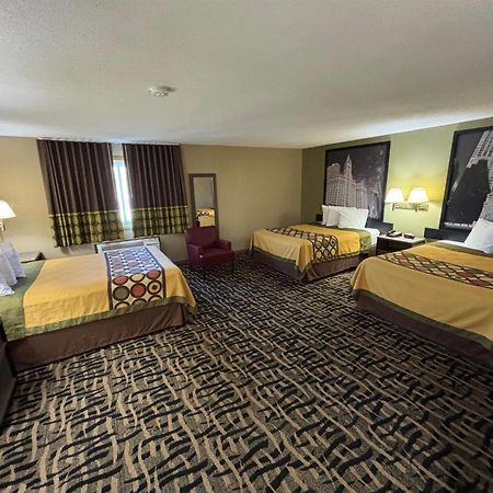 Super 8 By Wyndham Mclean/Bloomington Sw Motel Luaran gambar