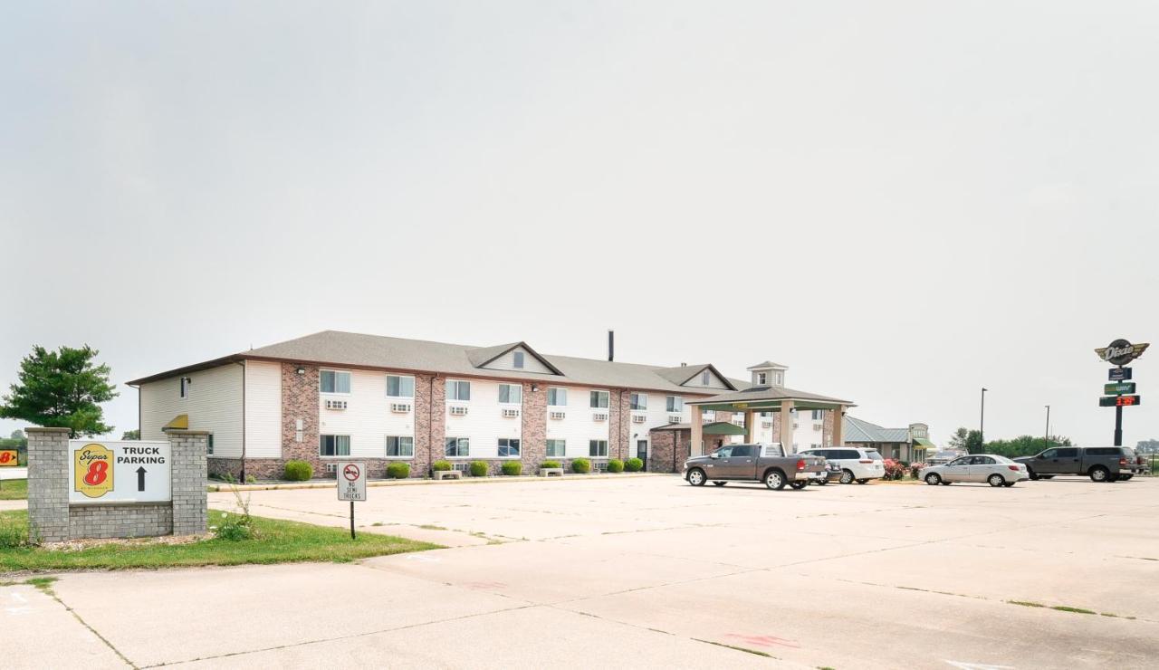 Super 8 By Wyndham Mclean/Bloomington Sw Motel Luaran gambar