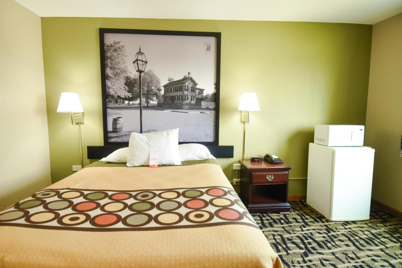 Super 8 By Wyndham Mclean/Bloomington Sw Motel Luaran gambar