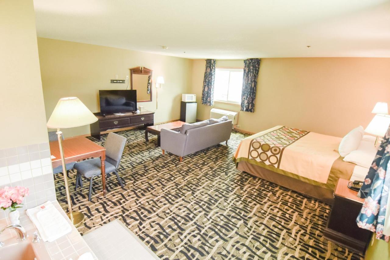 Super 8 By Wyndham Mclean/Bloomington Sw Motel Luaran gambar