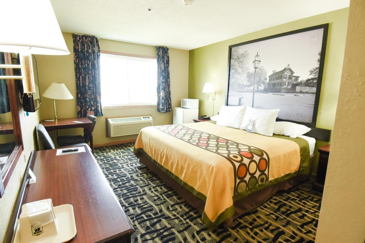 Super 8 By Wyndham Mclean/Bloomington Sw Motel Luaran gambar