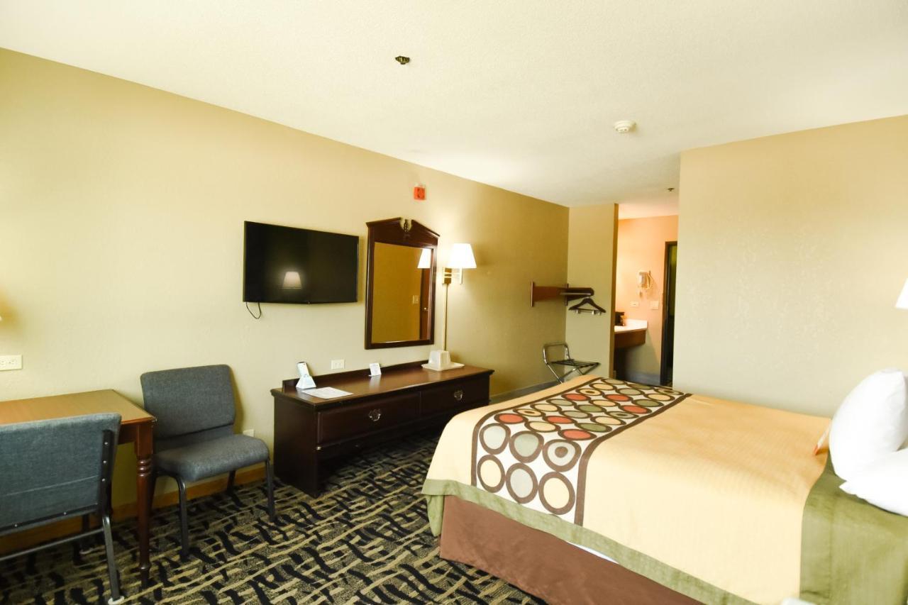 Super 8 By Wyndham Mclean/Bloomington Sw Motel Luaran gambar