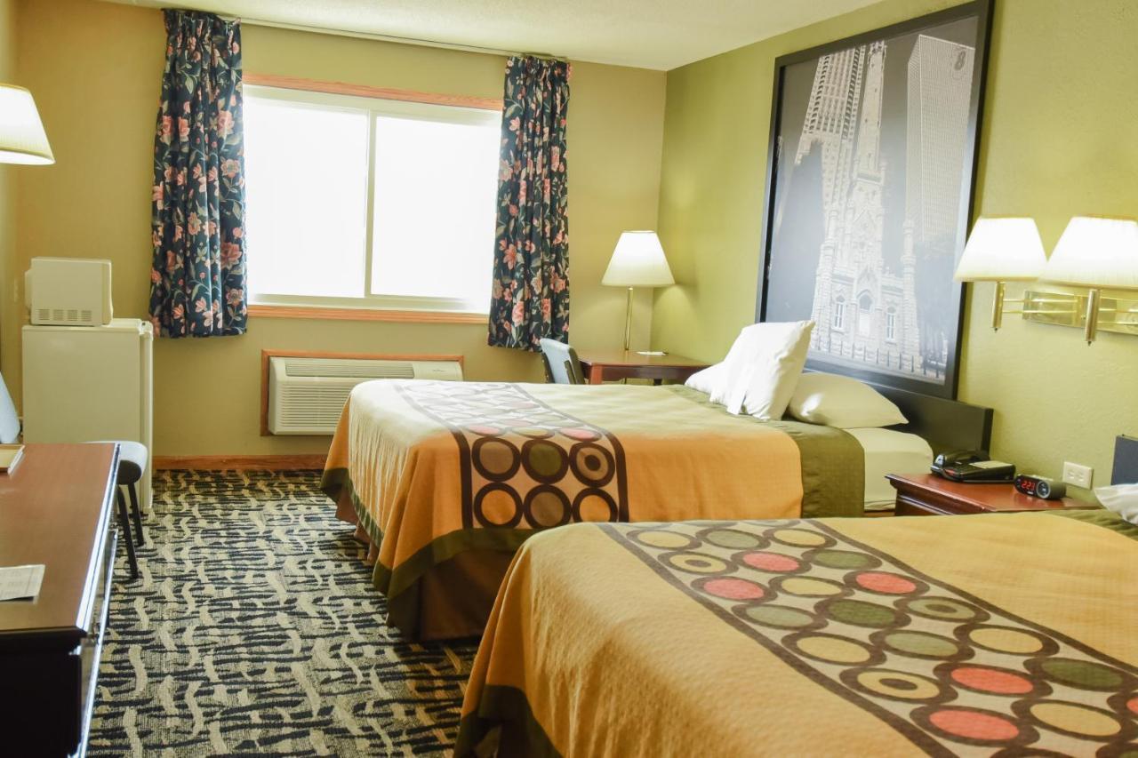 Super 8 By Wyndham Mclean/Bloomington Sw Motel Luaran gambar
