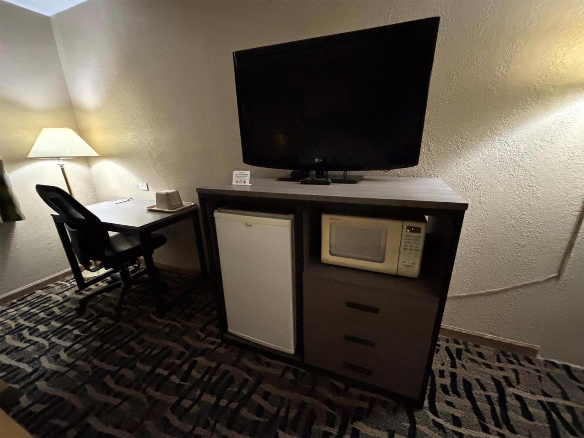 Super 8 By Wyndham Mclean/Bloomington Sw Motel Luaran gambar
